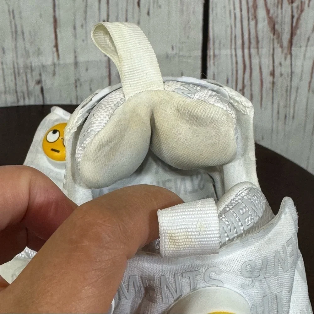 VETEMENTS X REEBOK instapump fury OG emoji white sneakers Men’s 6 Women’s 7 GUC